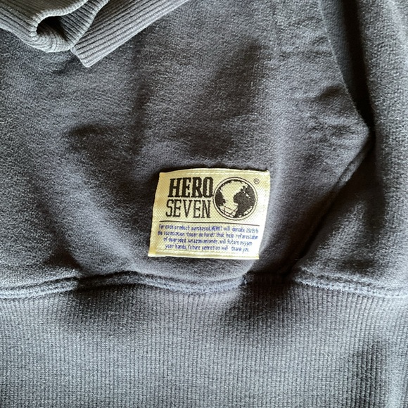Hero Seven hooded sweatshirt. Very cool unique sweatshirt from France. - Picture 3 of 3